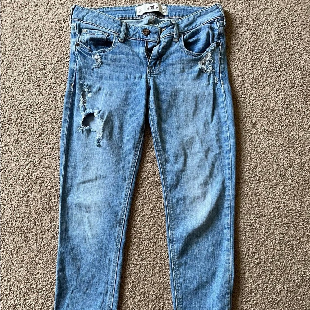 Womens Hollister 26x29 jeans!